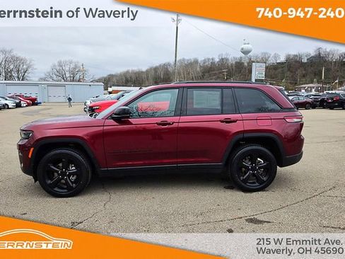 Used 2023 Jeep Grand Cherokee Altitude image 4
