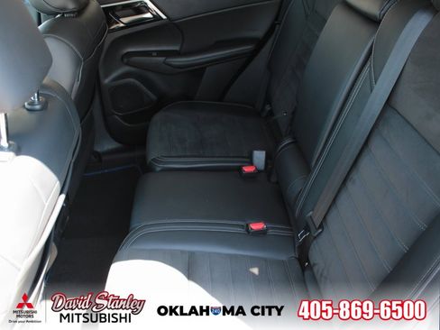 Used 2023 Mitsubishi Outlander SE image 13