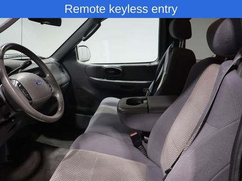 Used 2004 Ford F150 XLT image 2