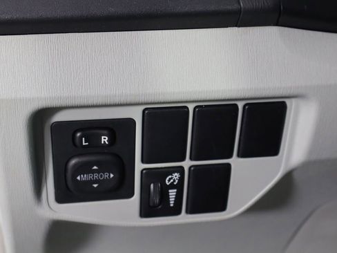 Used 2015 Toyota Prius Two image 23