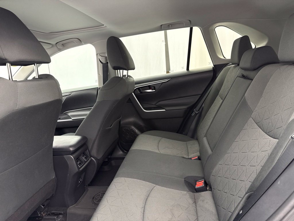 Used 2020 Toyota RAV4 XLE w/ Convenience Package FWD image 17