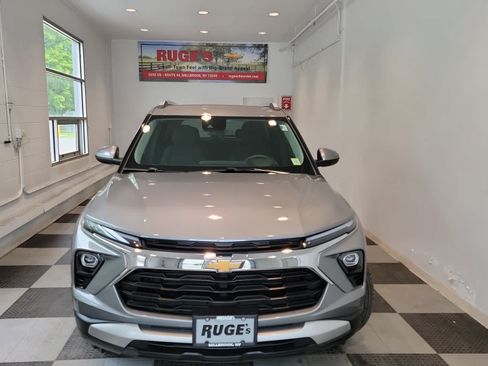 Used 2025 Chevrolet TrailBlazer LT AWD/4WD image 7