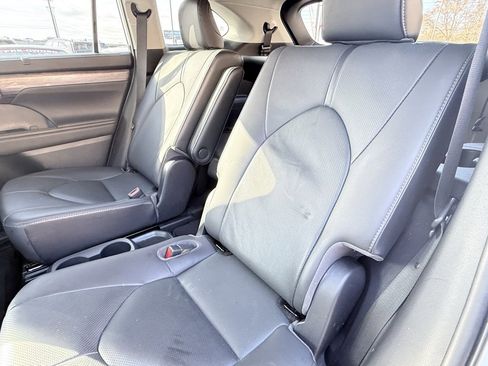 Used 2021 Toyota Highlander Limited image 31