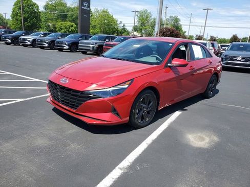 Used 2021 Hyundai Elantra SEL FWD image 2