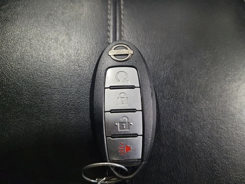 Used 2022 Nissan Pathfinder SV AWD/4WD image 32