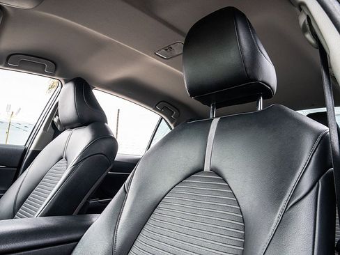 Used 2019 Toyota Camry SE w/ Convenience Package image 24