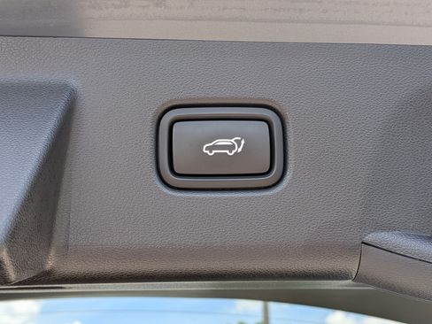 Used 2025 Hyundai Tucson Limited FWD image 12