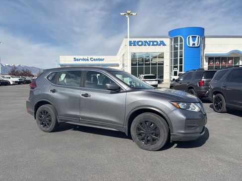 Used 2019 Nissan Rogue S image 1