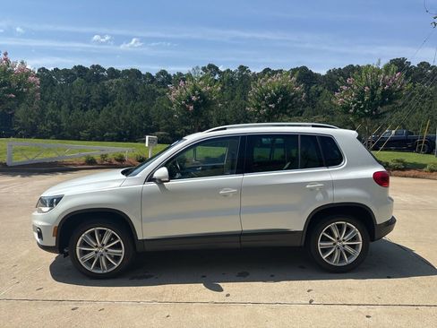 Used 2015 Volkswagen Tiguan SEL image 8