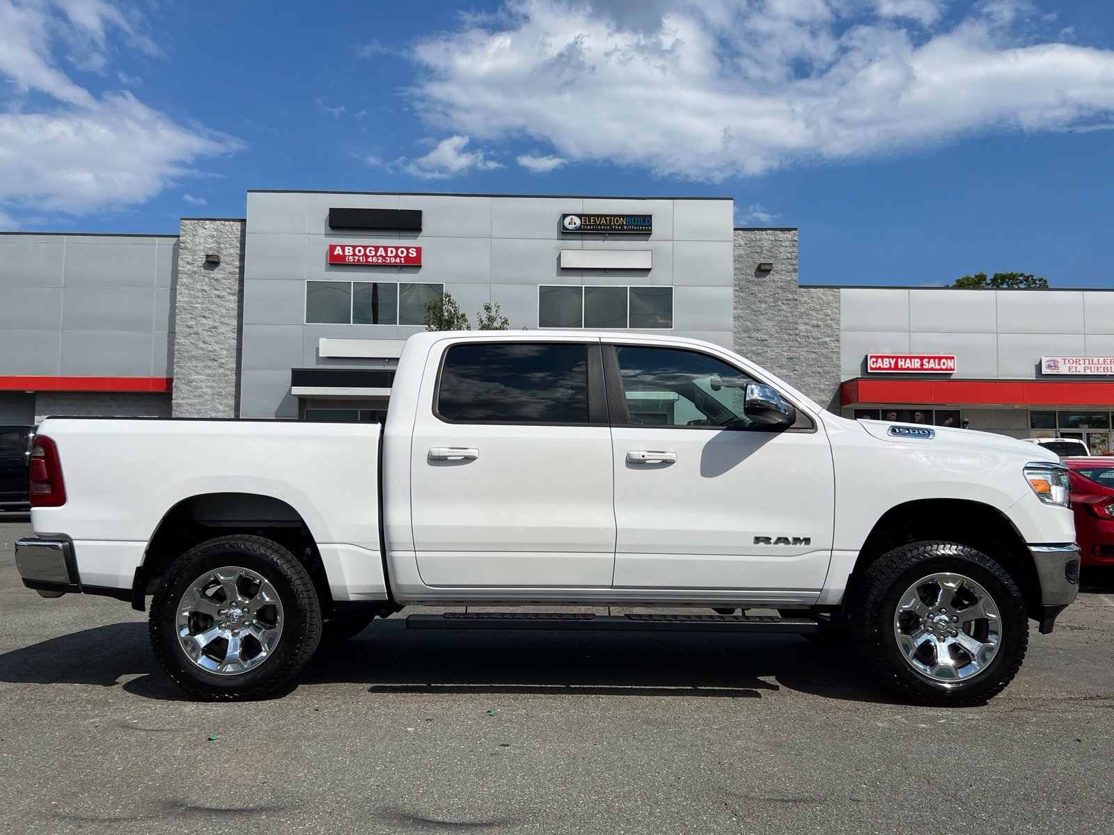 Used 2024 RAM 1500 Laramie AWD/4WD image 18