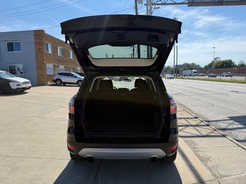 Used 2017 Ford Escape SE w/ Equipment Group 201A FWD image 17