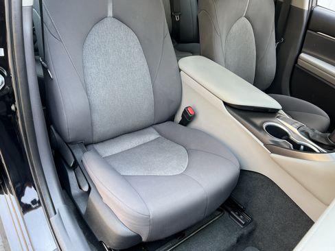 Used 2022 Toyota Camry LE FWD image 22