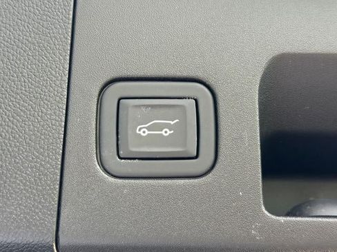 Certified 2023 Cadillac XT4 Premium Luxury FWD image 17
