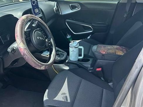 Certified 2022 Kia Soul LX w/ Technology Package FWD image 11