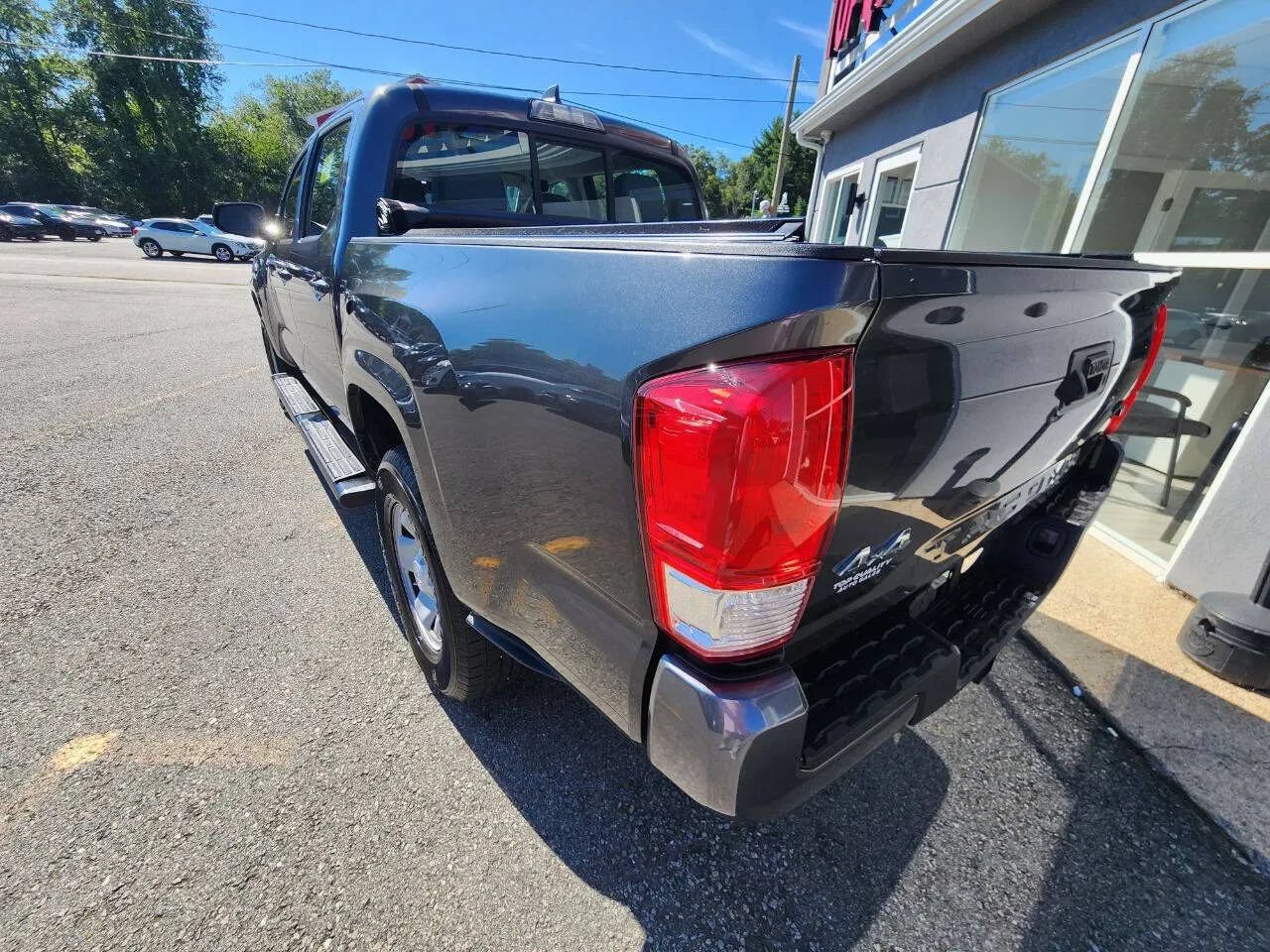 Used 2017 Toyota Tacoma SR w/ Tow Package AWD/4WD image 8