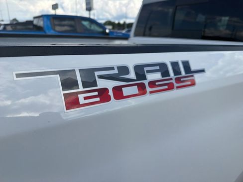 Used 2024 Chevrolet Silverado 1500 LT Trail Boss w/ Convenience Package II AWD/4WD image 8