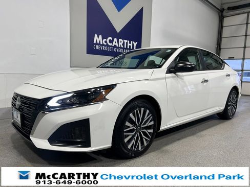 Used 2025 Nissan Altima 2.5 SV image 9