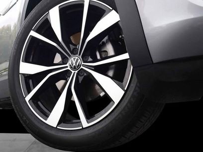 New 2026 Volkswagen Atlas SEL Premium R-Line