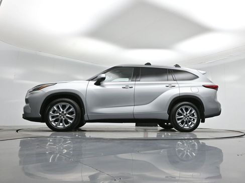 Used 2022 Toyota Highlander Limited image 52