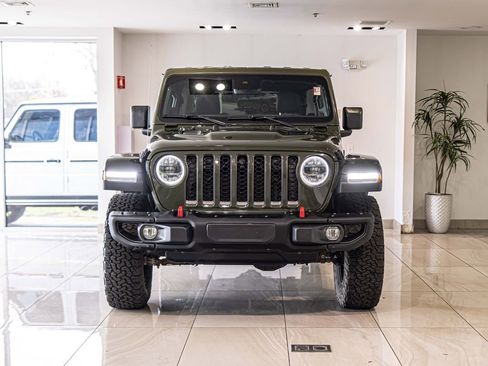 Used 2023 Jeep Wrangler Unlimited Rubicon w/ Dual Top Group AWD/4WD image 3