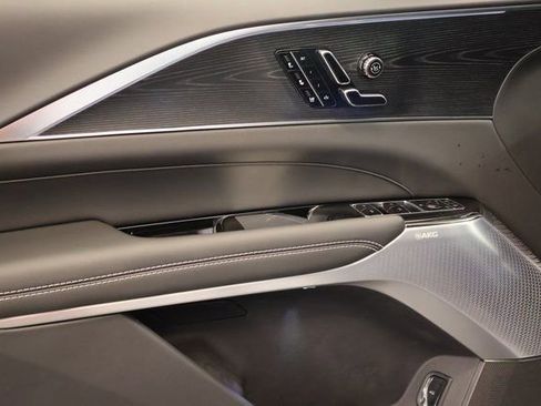 New 2026 Cadillac Lyriq Signature Luxury image 9