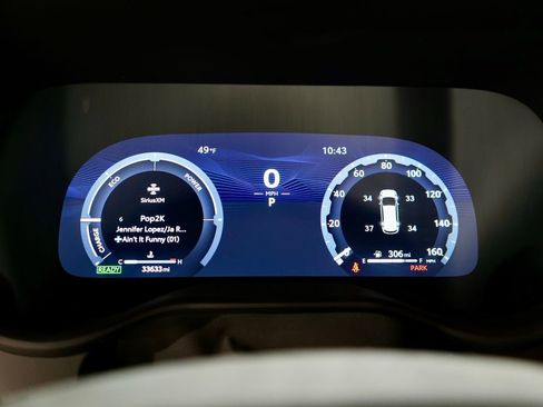 Used 2025 Toyota Sienna XLE Woodland Edition image 16