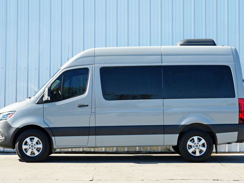 Used 2022 Mercedes-Benz Sprinter 1500 image 9