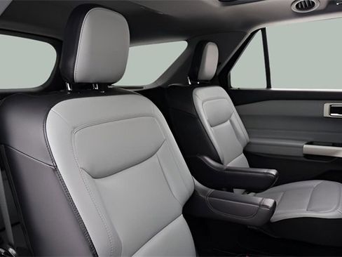 Used 2021 Ford Explorer XLT w/ Equipment Group 202A image 17