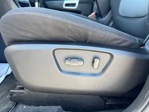 Used 2013 Chevrolet Captiva Sport LT FWD image 9