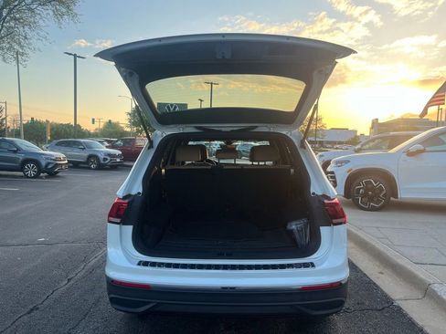 Used 2023 Volkswagen Tiguan SE w/ Panoramic Sunroof Package AWD/4WD image 19