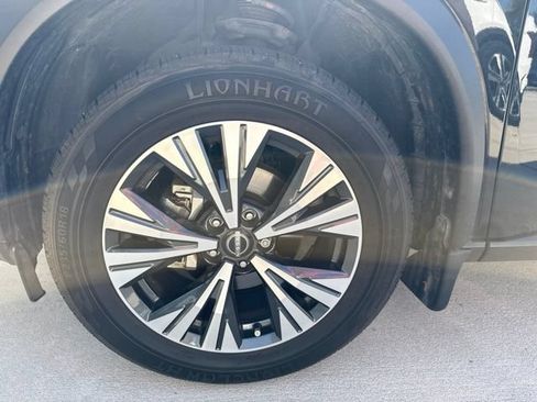 Used 2023 Nissan Rogue SV FWD image 12