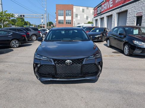 Used 2019 Toyota Avalon Touring image 3