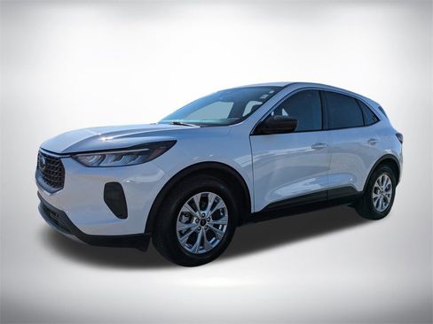 Used 2023 Ford Escape Active w/ Cold Weather Package image 7