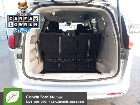 Used 2023 Chrysler Voyager LX image 25