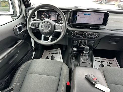 Used 2025 Jeep Wrangler Sahara AWD/4WD image 19