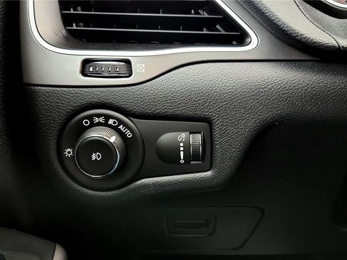 Used 2019 Jeep Cherokee Latitude w/ Popular Appearance Group image 32