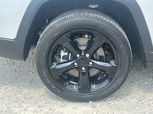Used 2023 Jeep Grand Cherokee L Laredo AWD/4WD image 18