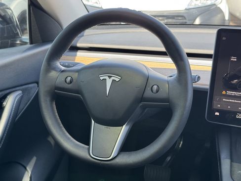 Used 2022 Tesla Model Y Long Range AWD/4WD image 27