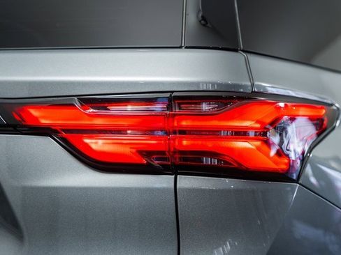 Used 2023 Chevrolet Traverse LS image 6