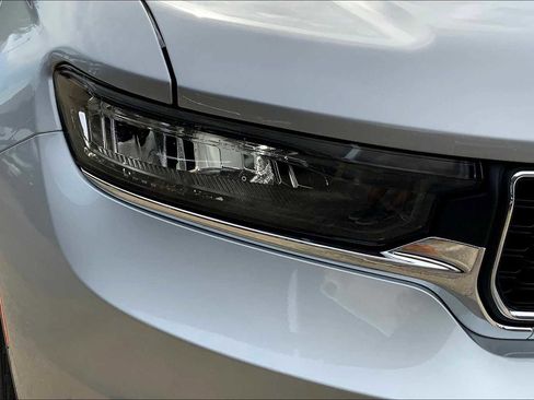 New 2025 Jeep Grand Cherokee L Laredo image 14