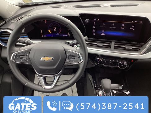 Used 2025 Chevrolet Trax LT w/ LT Convenience Package image 16