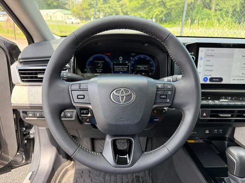 Used 2025 Toyota Camry XLE FWD image 16
