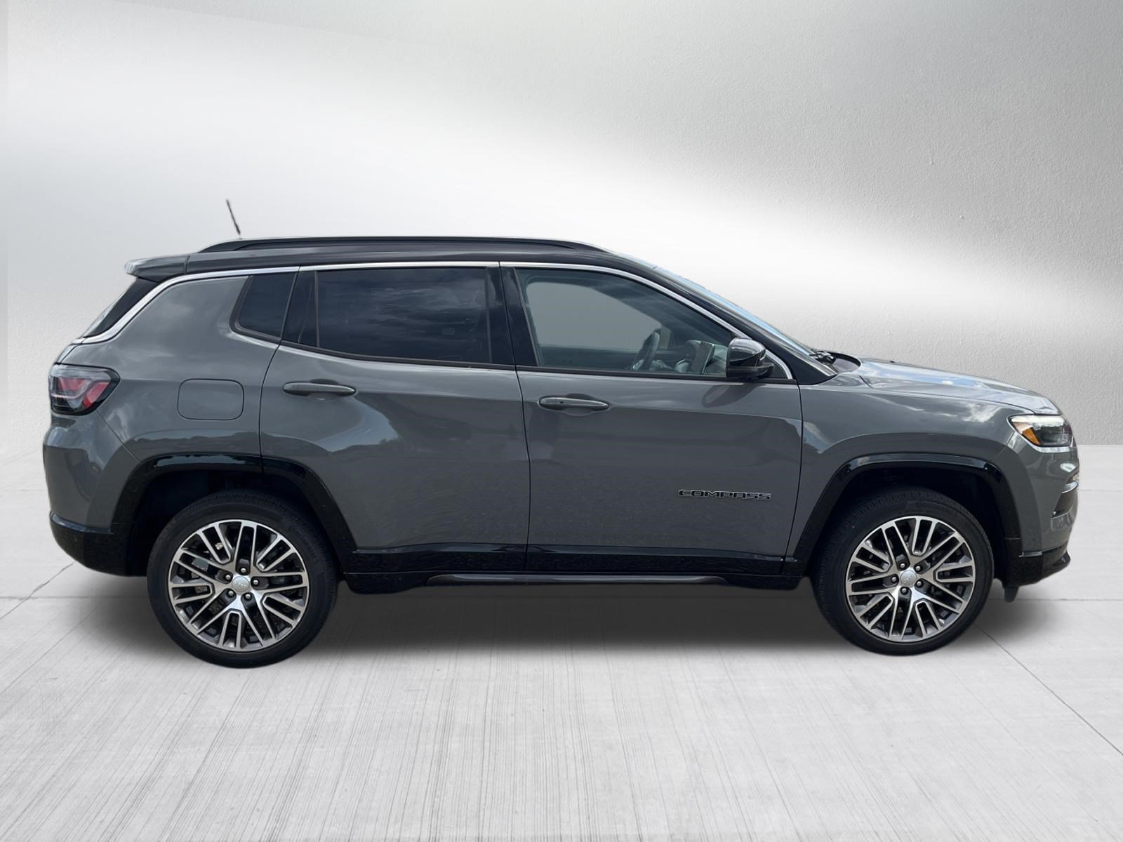 Used 2024 Jeep Compass Limited w/ Elite Group AWD/4WD image 4