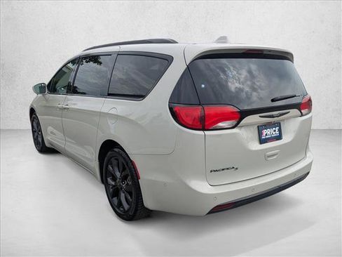 Used 2019 Chrysler Pacifica Touring-L Plus w/ Advanced Safetytec Group image 8