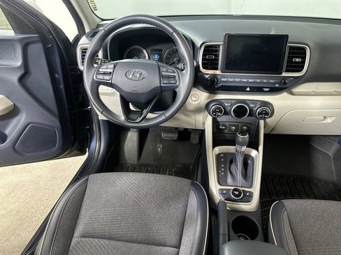 Used 2021 Hyundai Venue FWD image 16