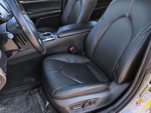 Used 2018 Toyota Camry XSE image 15