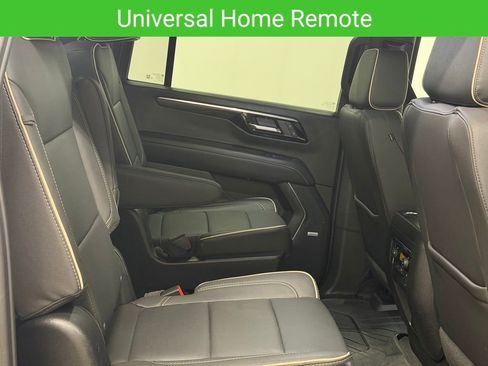 Used 2025 Chevrolet Suburban Premier AWD/4WD image 21
