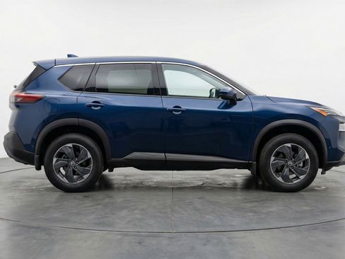 Used 2025 Nissan Rogue SV image 11