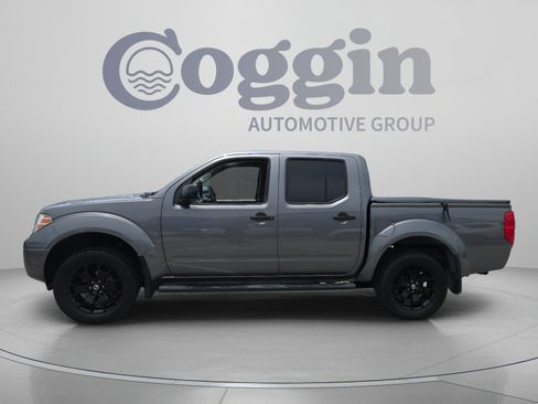 Used 2021 Nissan Frontier SV w/ Midnight Edition Floor Mats RWD image 2