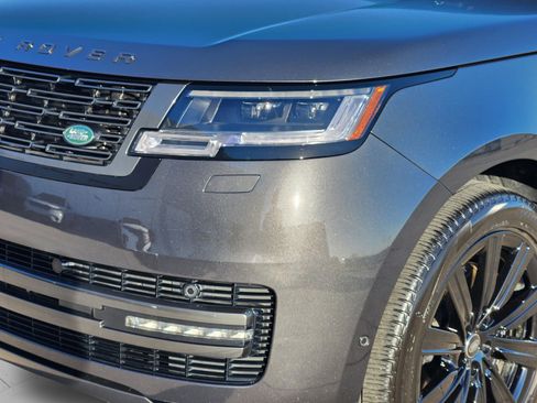 Used 2025 Land Rover Range Rover SE image 9
